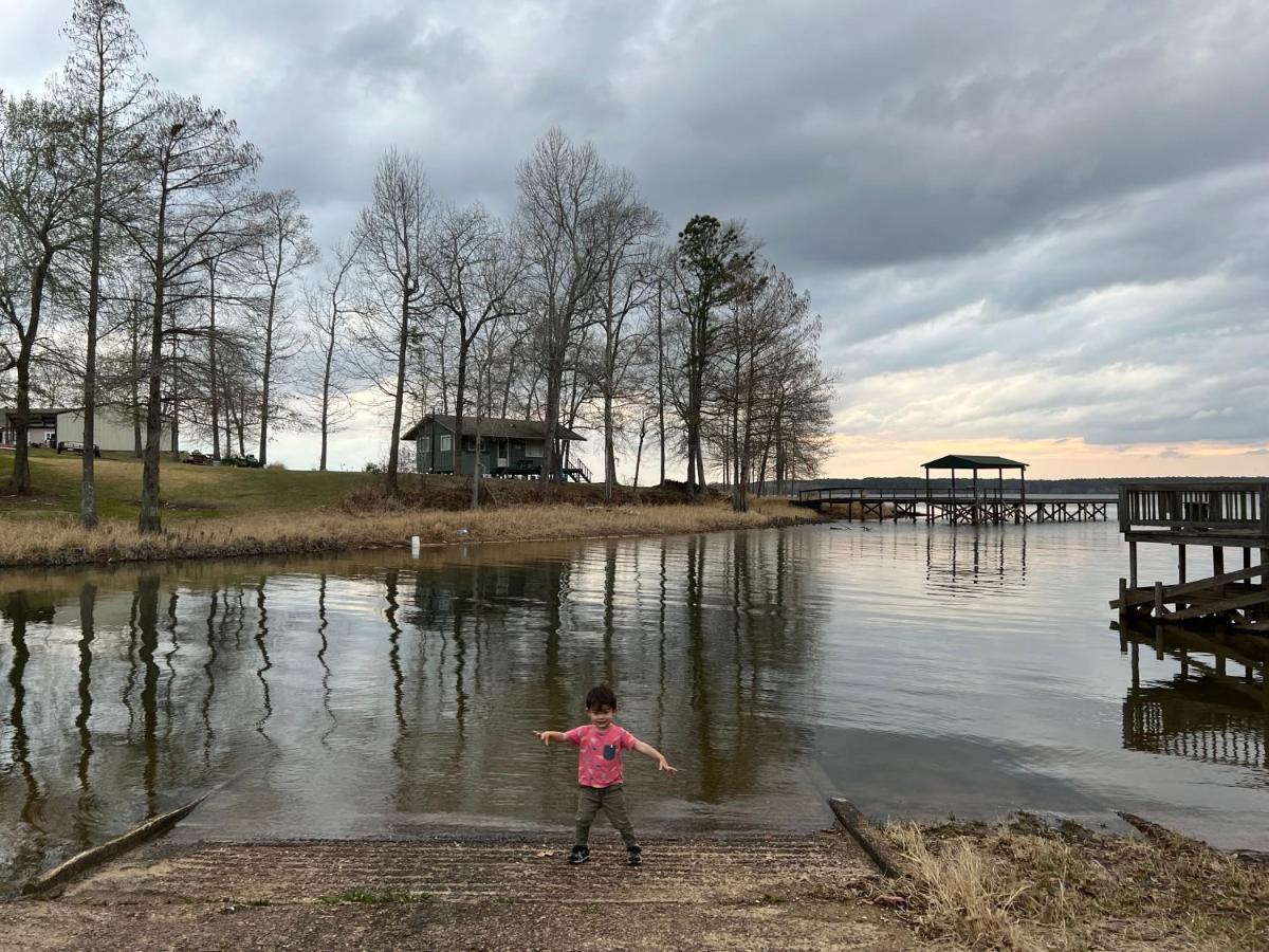Driftwood Inn And Lodge By The Lake Zwolle Eksteriør bilde