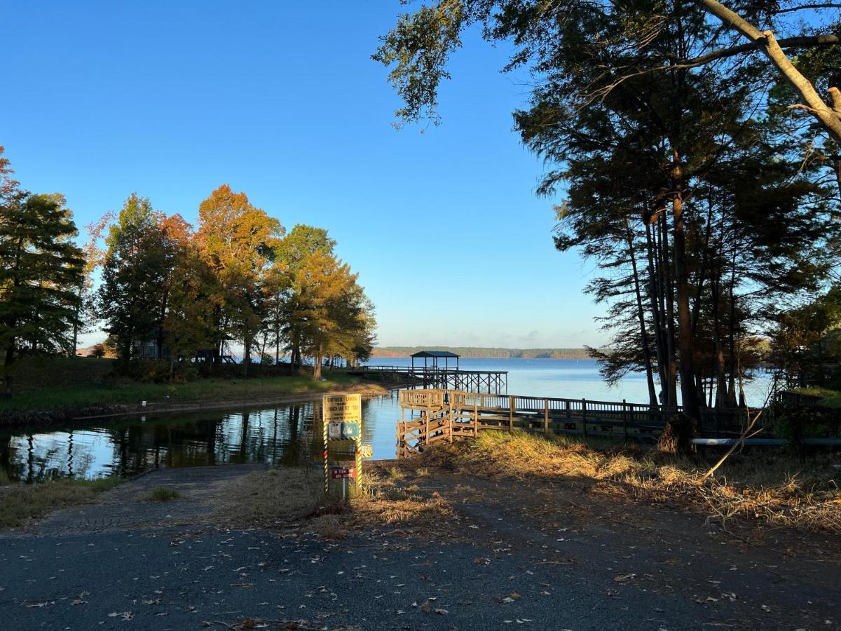 Driftwood Inn And Lodge By The Lake Zwolle Eksteriør bilde